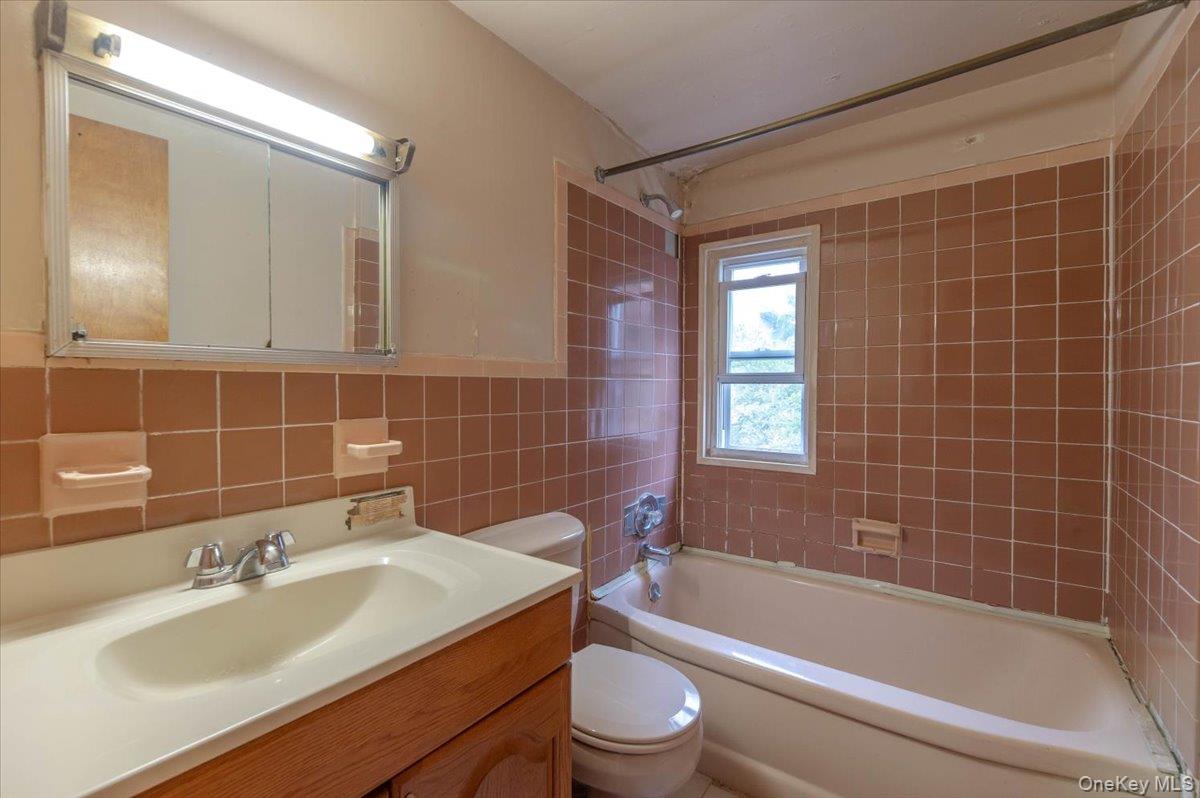 72 Twin Avenue Spring Valley, NY 10977 - Photo 14 of 23