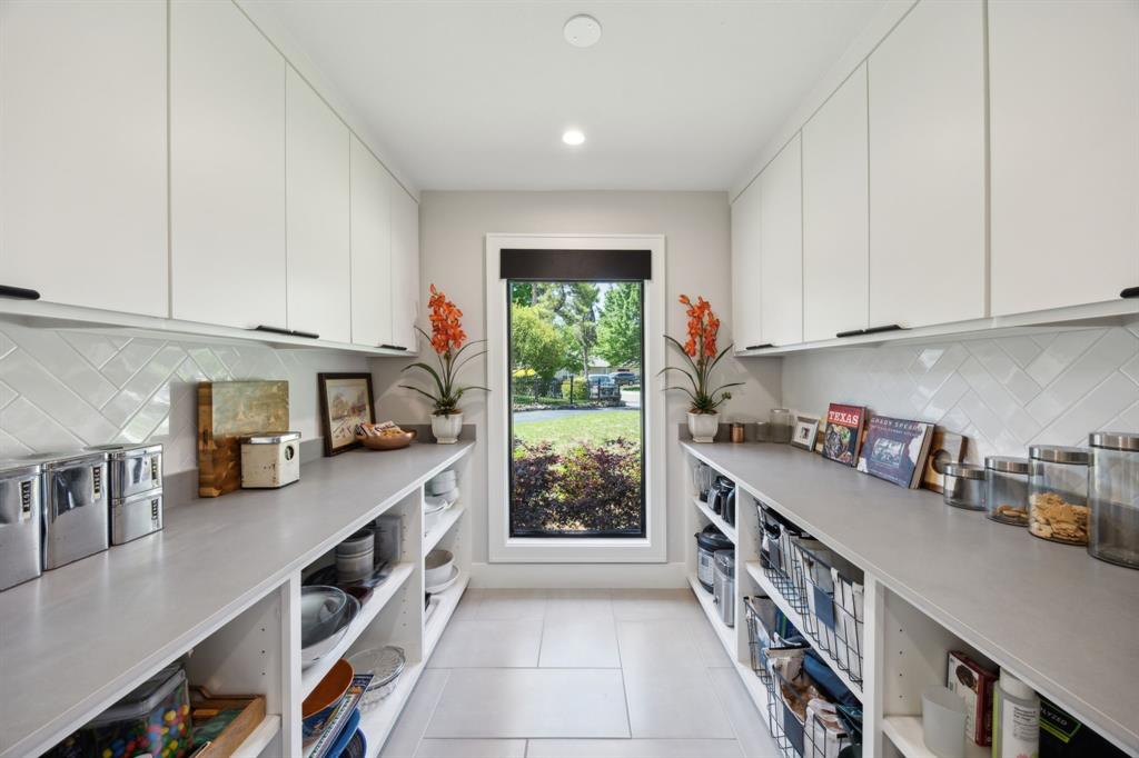 14406 Overview Drive Dallas, TX 75254 - Photo 13 of 39 a kitchen that has a lot of cabinets in it