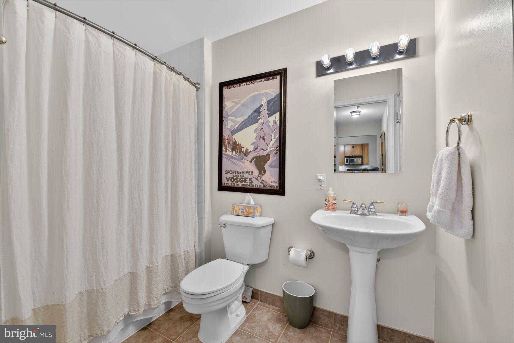 11776 Stratford House Place, Unit 901 Reston, VA 20190 - Photo 18 of 42 Full Bath