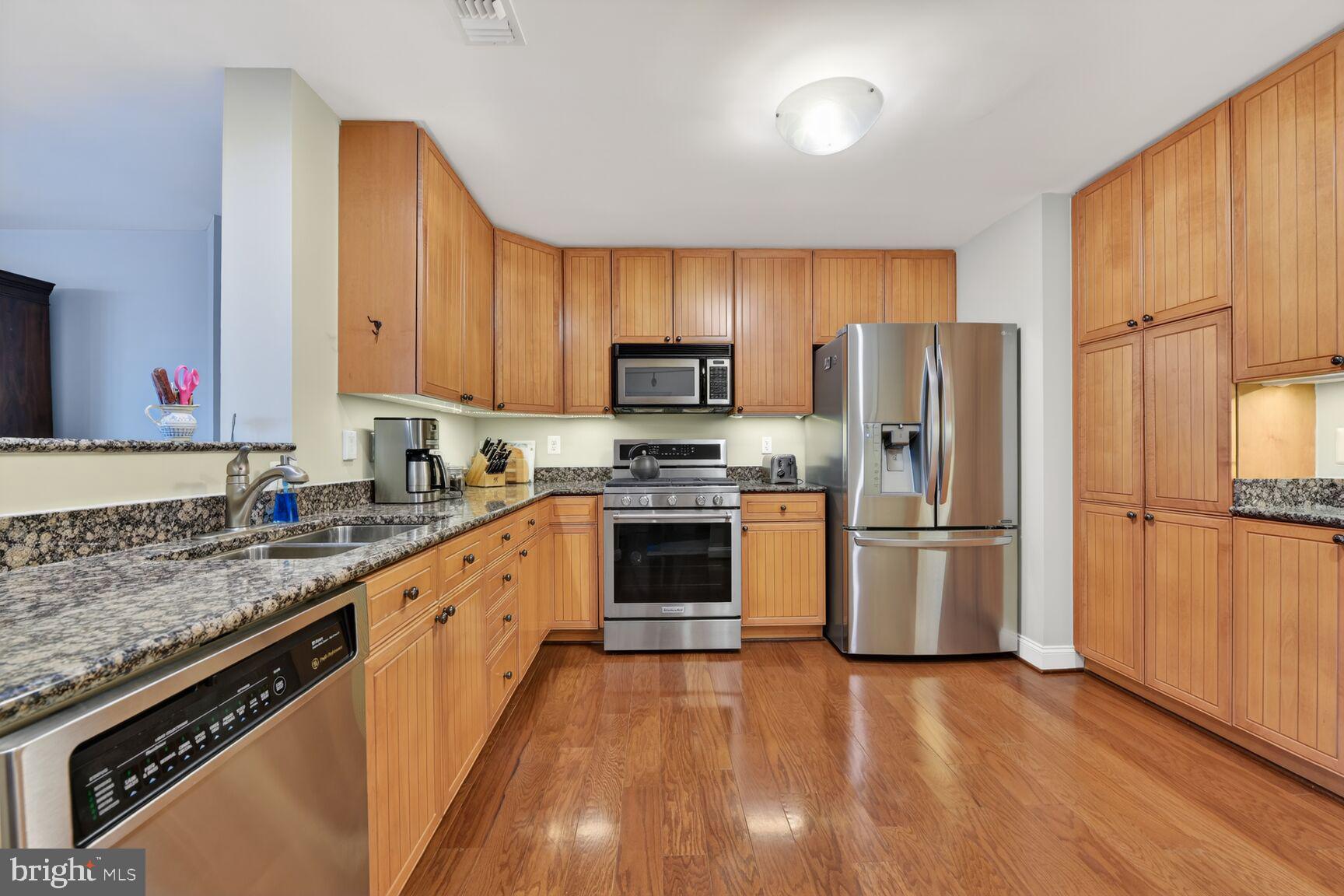 11776 Stratford House Place, Unit 901 Reston, VA 20190 - Photo 4 of 42 Kitchen with a View!
