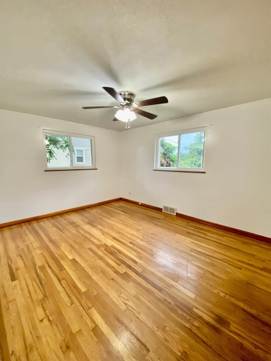 3343 Compton Road Cincinnati, OH 45251 - Photo 8 of 32