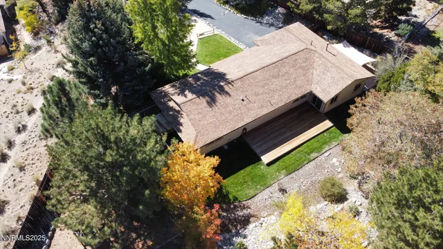 a view of a yard with a tree