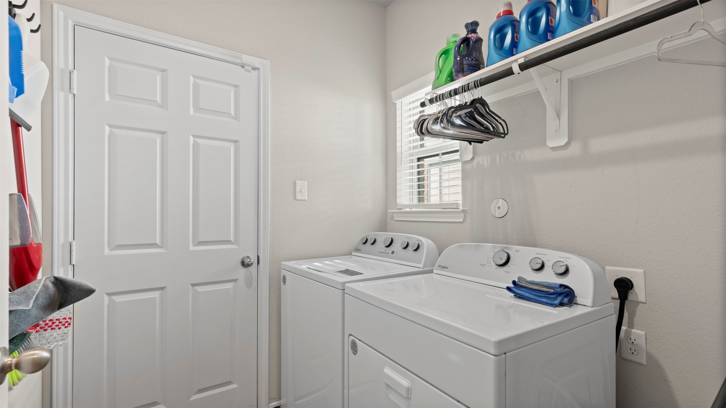6444 Wenlock Drive Houston, TX 77048 - Photo 17 of 21 a utility room with dryer and washer