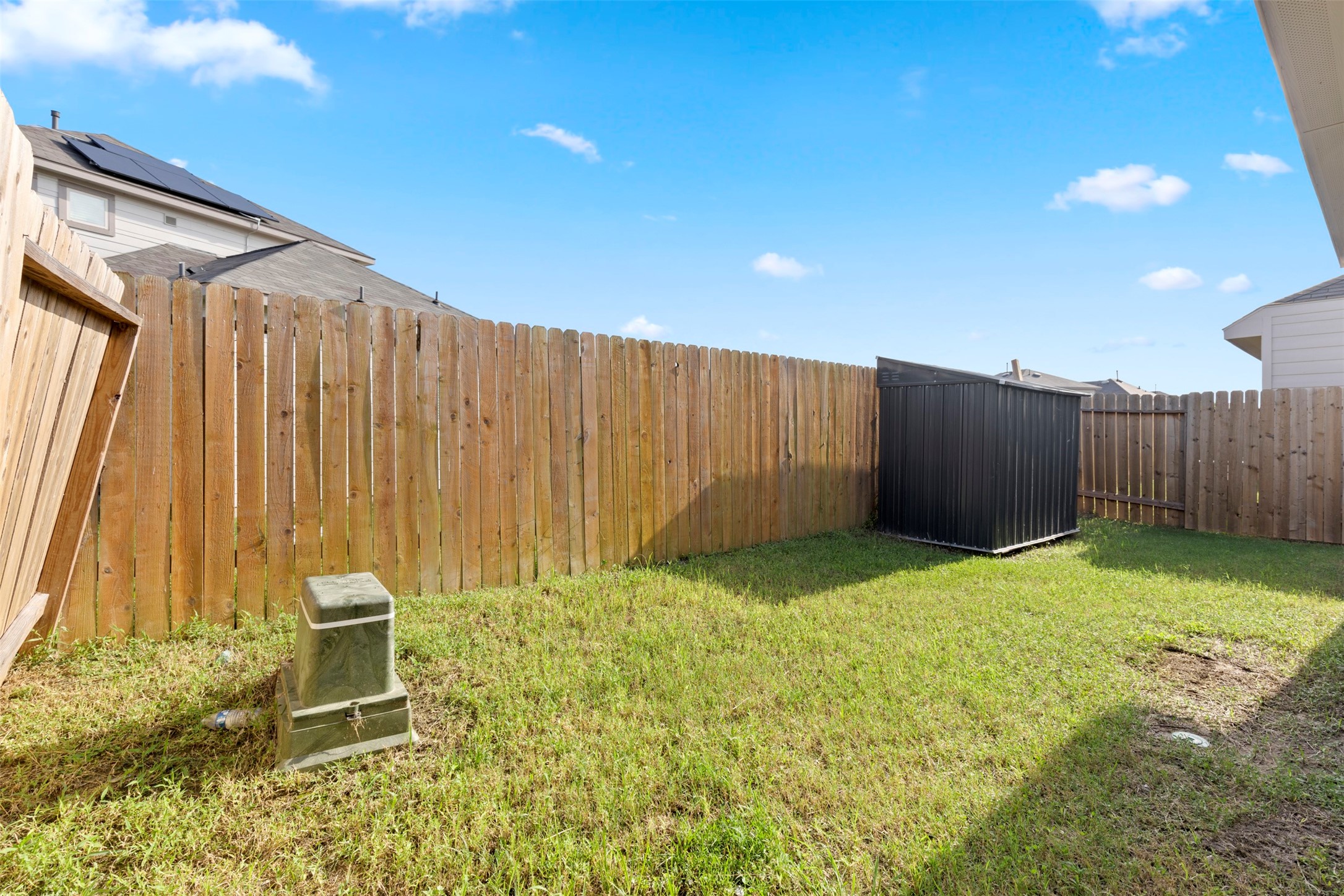 6444 Wenlock Drive Houston, TX 77048 - Photo 21 of 21 a backyard of a house