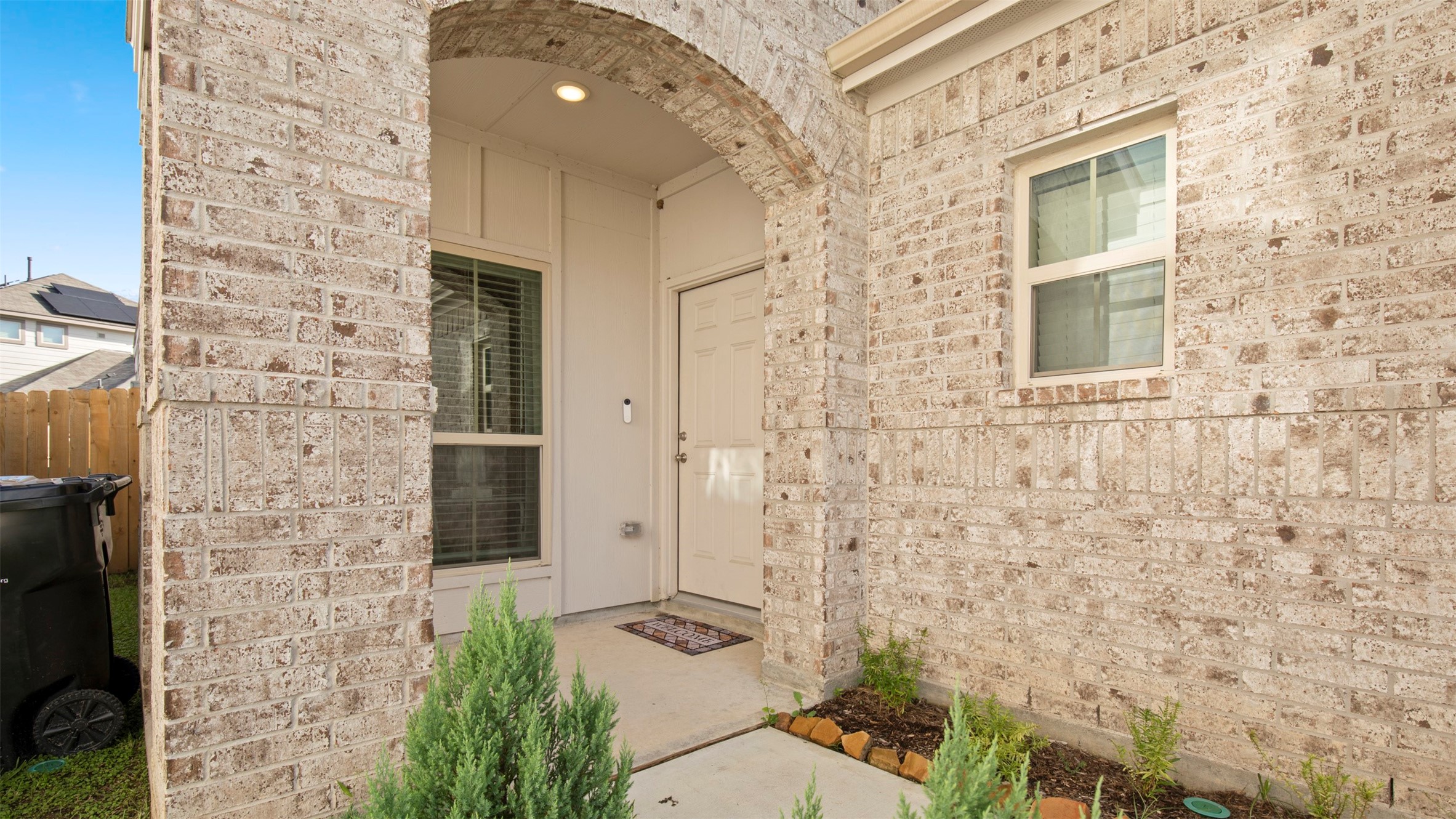 6444 Wenlock Drive Houston, TX 77048 - Photo 4 of 21 a bathroom with a shower