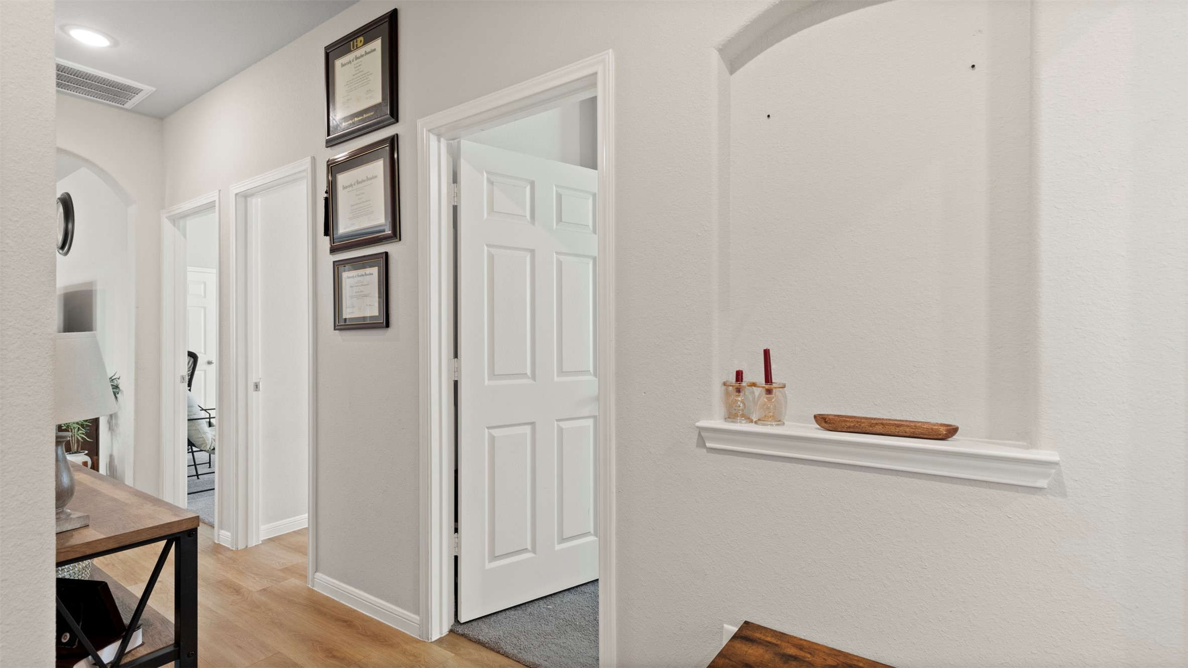 6444 Wenlock Drive Houston, TX 77048 - Photo 5 of 21 a view of a hallway with entryway