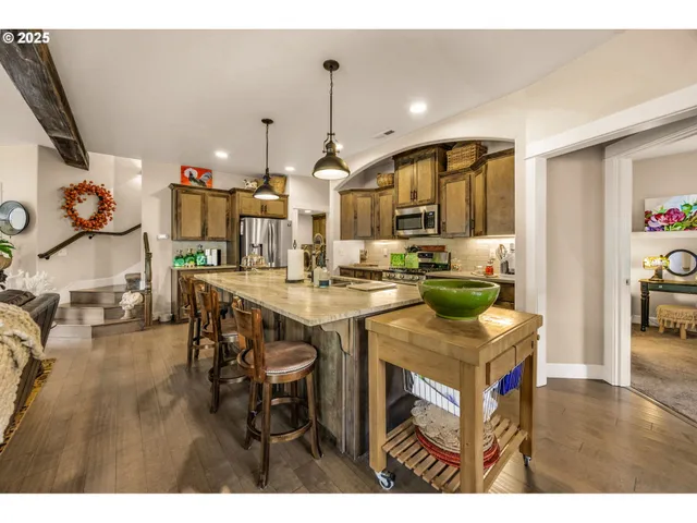 $659,900 | 205 Oak Knoll, Jacksonville, OR 97530