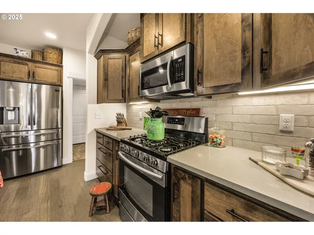 $659,900 | 205 Oak Knoll, Jacksonville, OR 97530