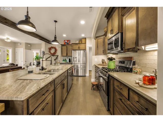 $659,900 | 205 Oak Knoll, Jacksonville, OR 97530