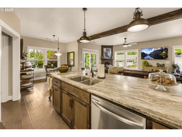 $659,900 | 205 Oak Knoll, Jacksonville, OR 97530