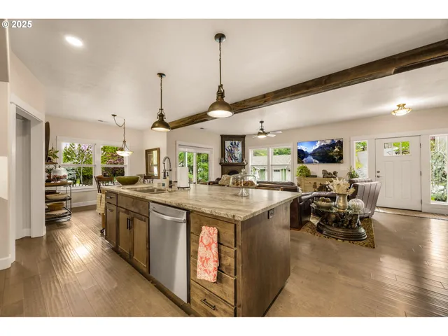 $659,900 | 205 Oak Knoll, Jacksonville, OR 97530