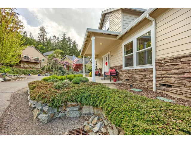 $659,900 | 205 Oak Knoll, Jacksonville, OR 97530