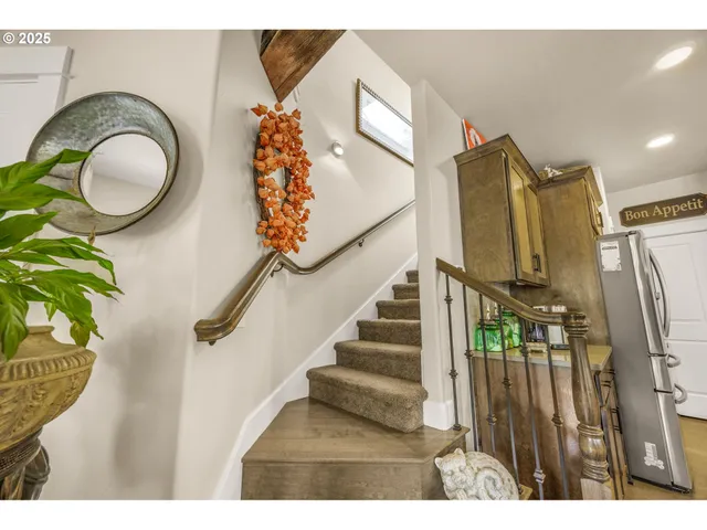 $659,900 | 205 Oak Knoll, Jacksonville, OR 97530