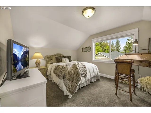 $659,900 | 205 Oak Knoll, Jacksonville, OR 97530