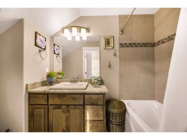 $659,900 | 205 Oak Knoll, Jacksonville, OR 97530