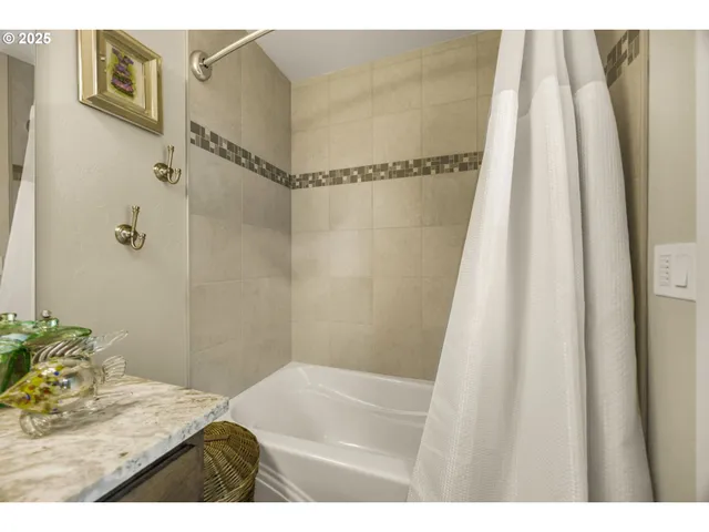 $659,900 | 205 Oak Knoll, Jacksonville, OR 97530