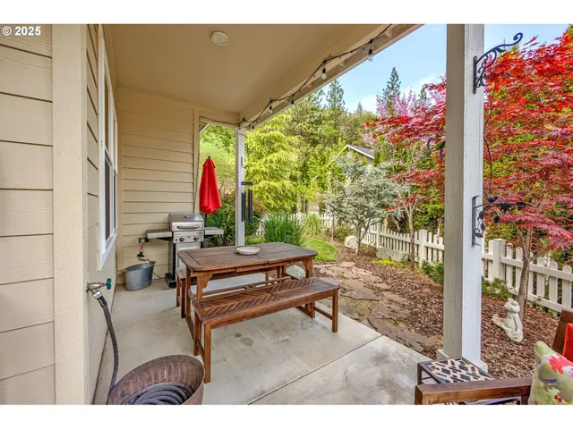 $659,900 | 205 Oak Knoll, Jacksonville, OR 97530