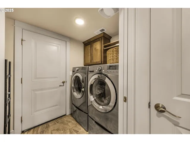 $659,900 | 205 Oak Knoll, Jacksonville, OR 97530