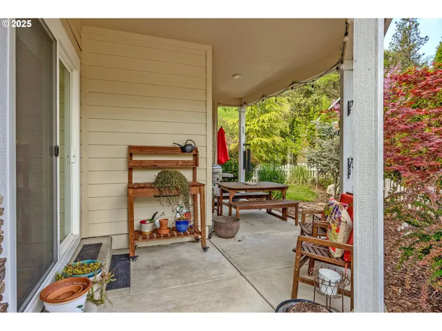 $659,900 | 205 Oak Knoll, Jacksonville, OR 97530