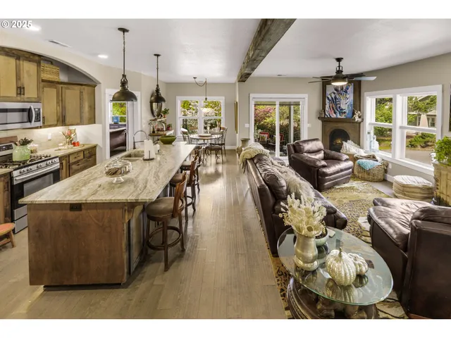 $659,900 | 205 Oak Knoll, Jacksonville, OR 97530