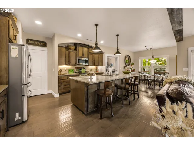 $659,900 | 205 Oak Knoll, Jacksonville, OR 97530