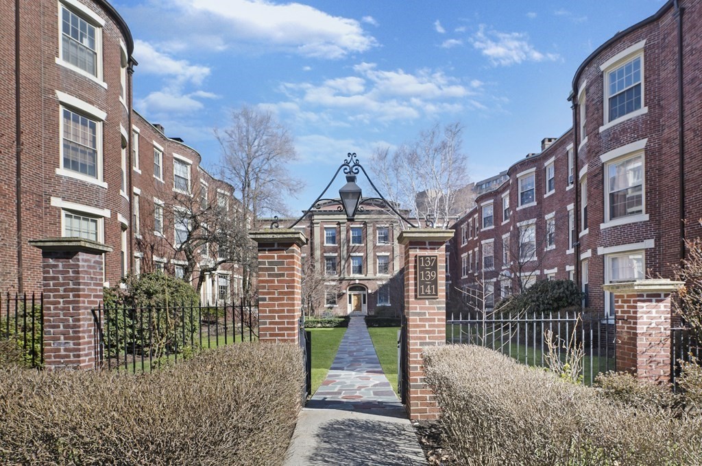 137 Beaconsfield Road, Unit 4 Brookline, MA 02445 - Photo 20 of 24 Gallery Image 20