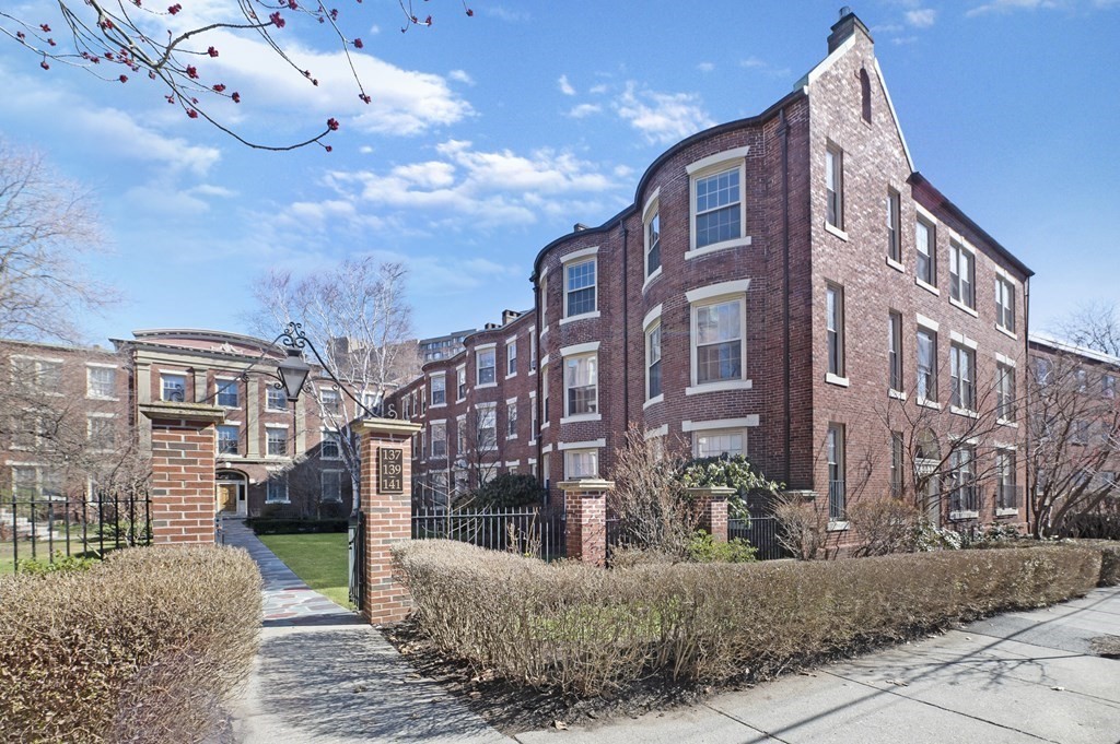 137 Beaconsfield Road, Unit 4 Brookline, MA 02445 - Photo 21 of 24 Gallery Image 21