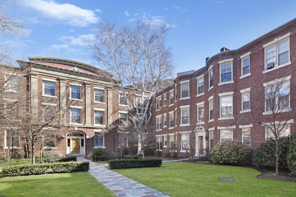 137 Beaconsfield Road, Unit 4 Brookline, MA 02445 - Photo 22 of 24 Gallery Image 22