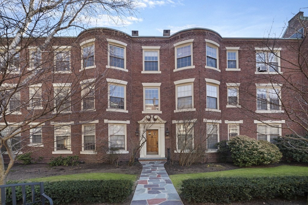 137 Beaconsfield Road, Unit 4 Brookline, MA 02445 - Photo 23 of 24 Gallery Image 23