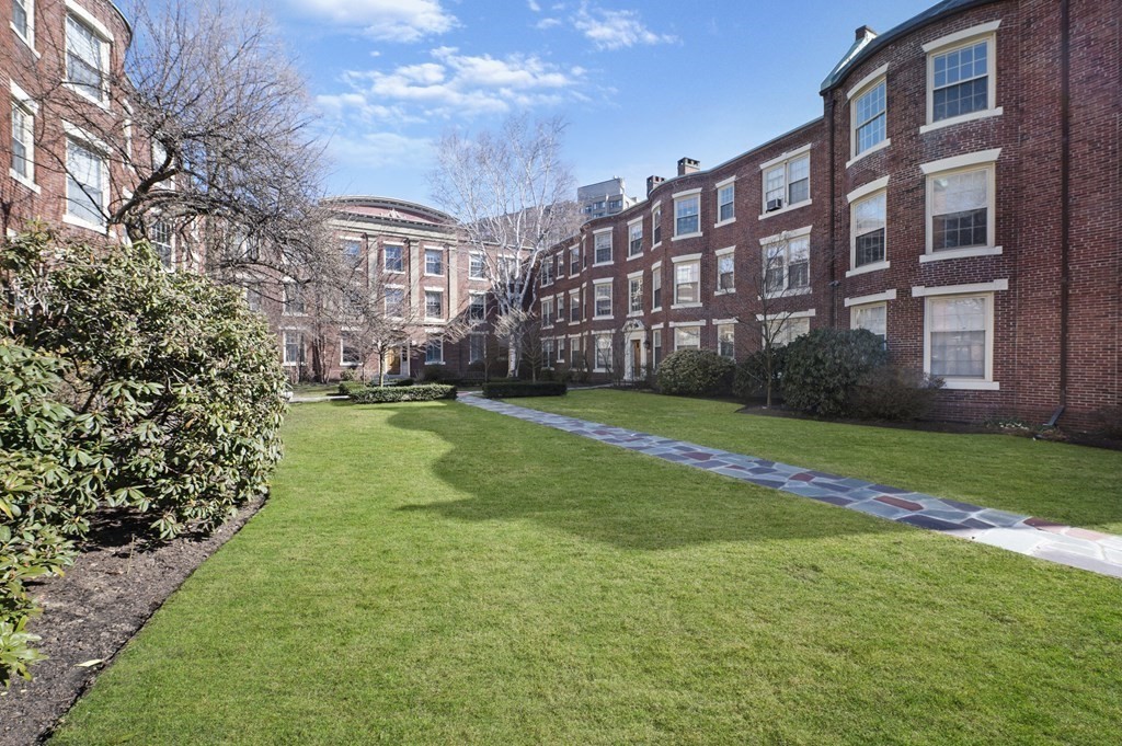 137 Beaconsfield Road, Unit 4 Brookline, MA 02445 - Photo 24 of 24 Gallery Image 24