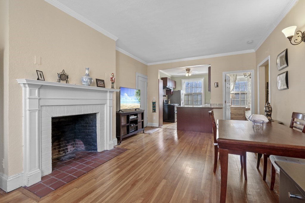 137 Beaconsfield Road, Unit 4 Brookline, MA 02445 - Photo 4 of 24 Gallery Image 4