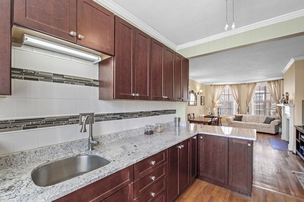 137 Beaconsfield Road, Unit 4 Brookline, MA 02445 - Photo 6 of 24 Gallery Image 6