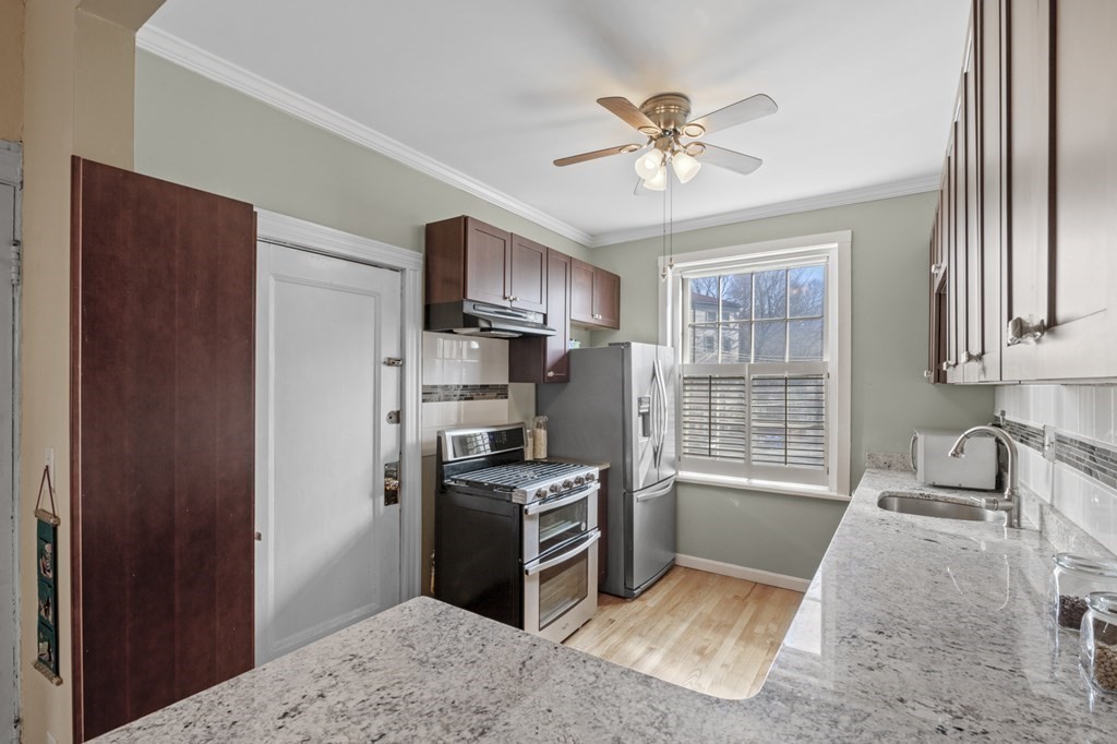 137 Beaconsfield Road, Unit 4 Brookline, MA 02445 - Photo 8 of 24 Gallery Image 8