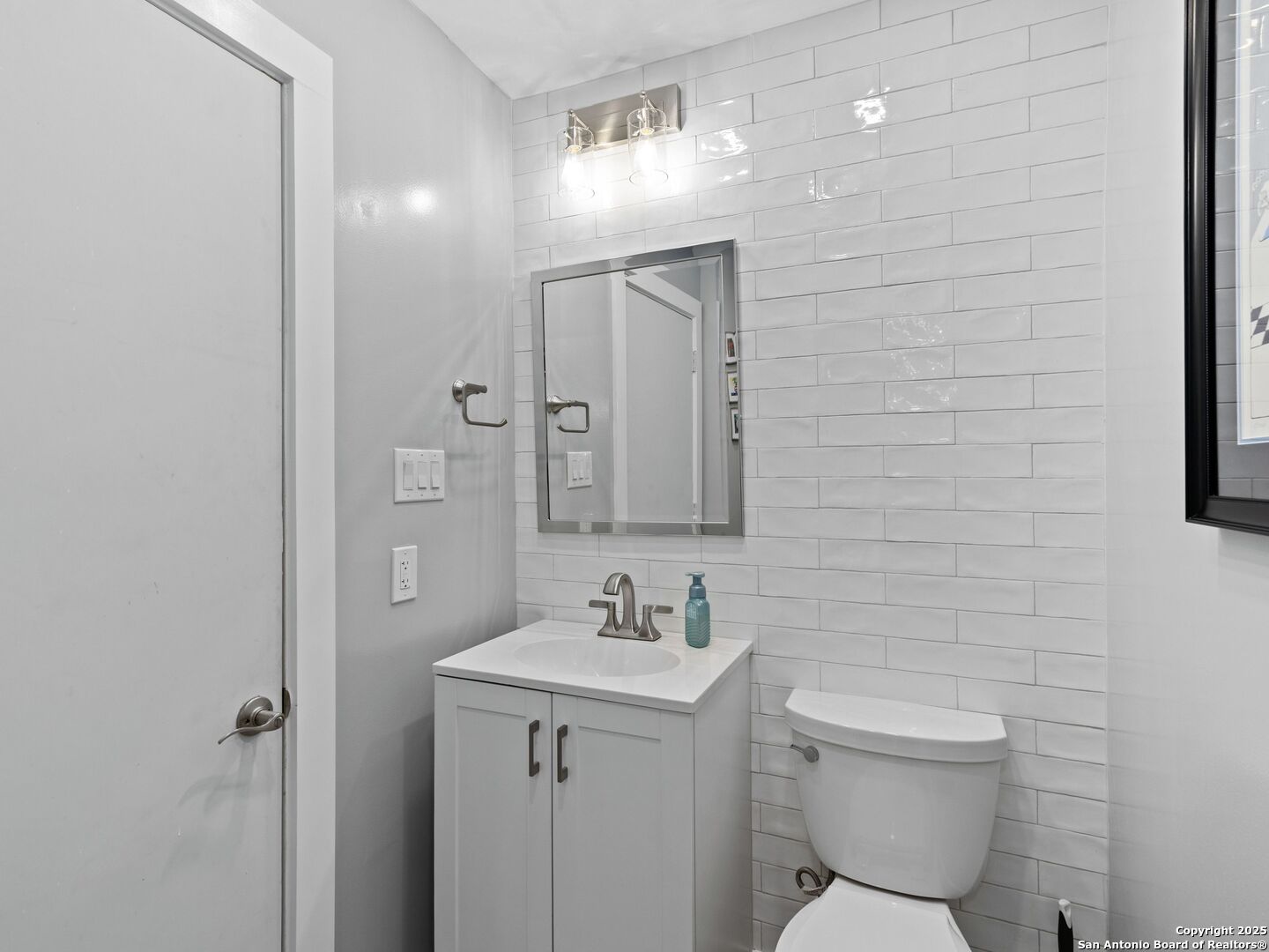 215 Tophill Road San Antonio, TX 78209 - Photo 12 of 29 a bathroom with a toilet sink shower and mirror