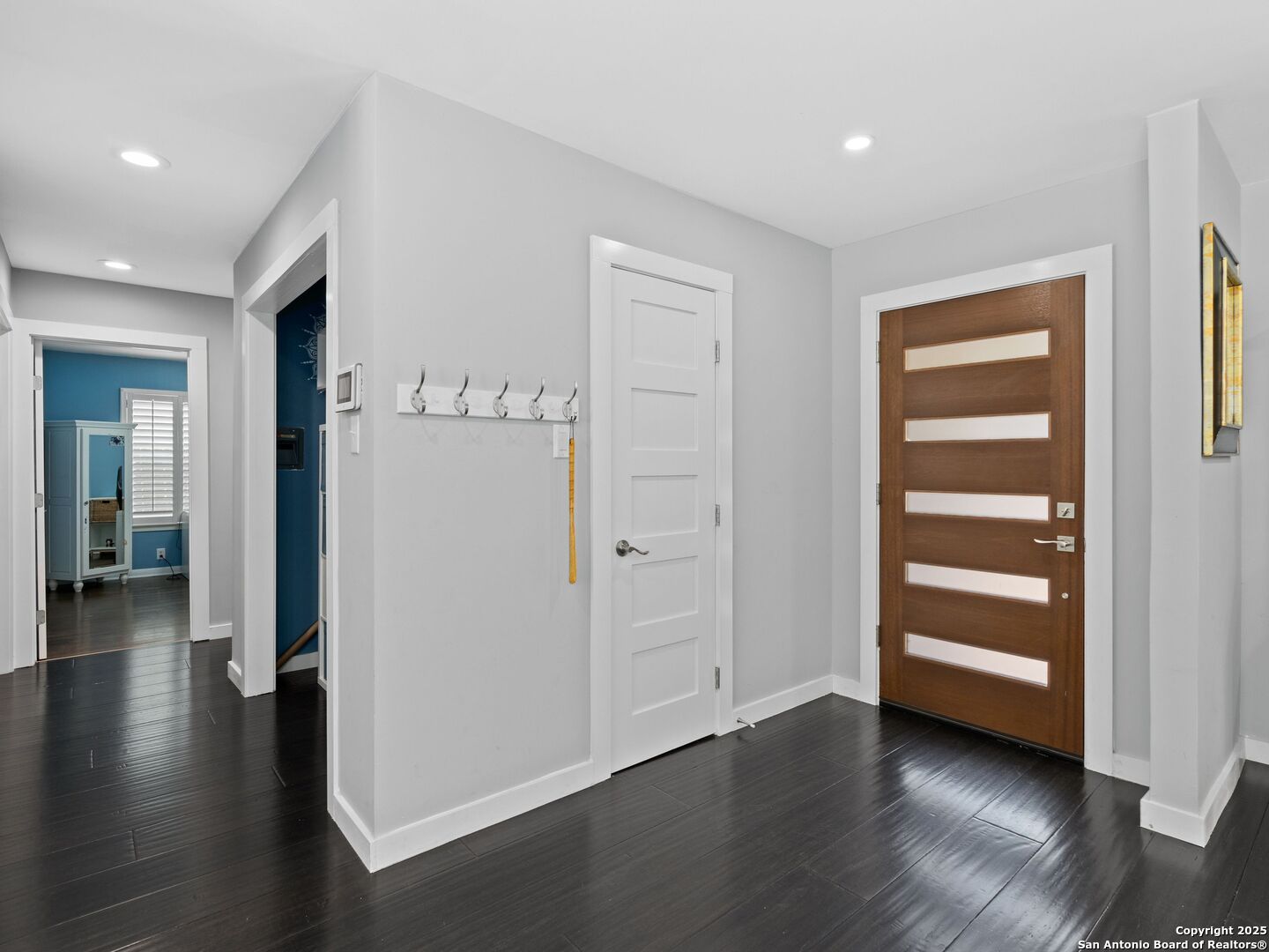 215 Tophill Road San Antonio, TX 78209 - Photo 3 of 29 a view of a hallway with wooden floor
