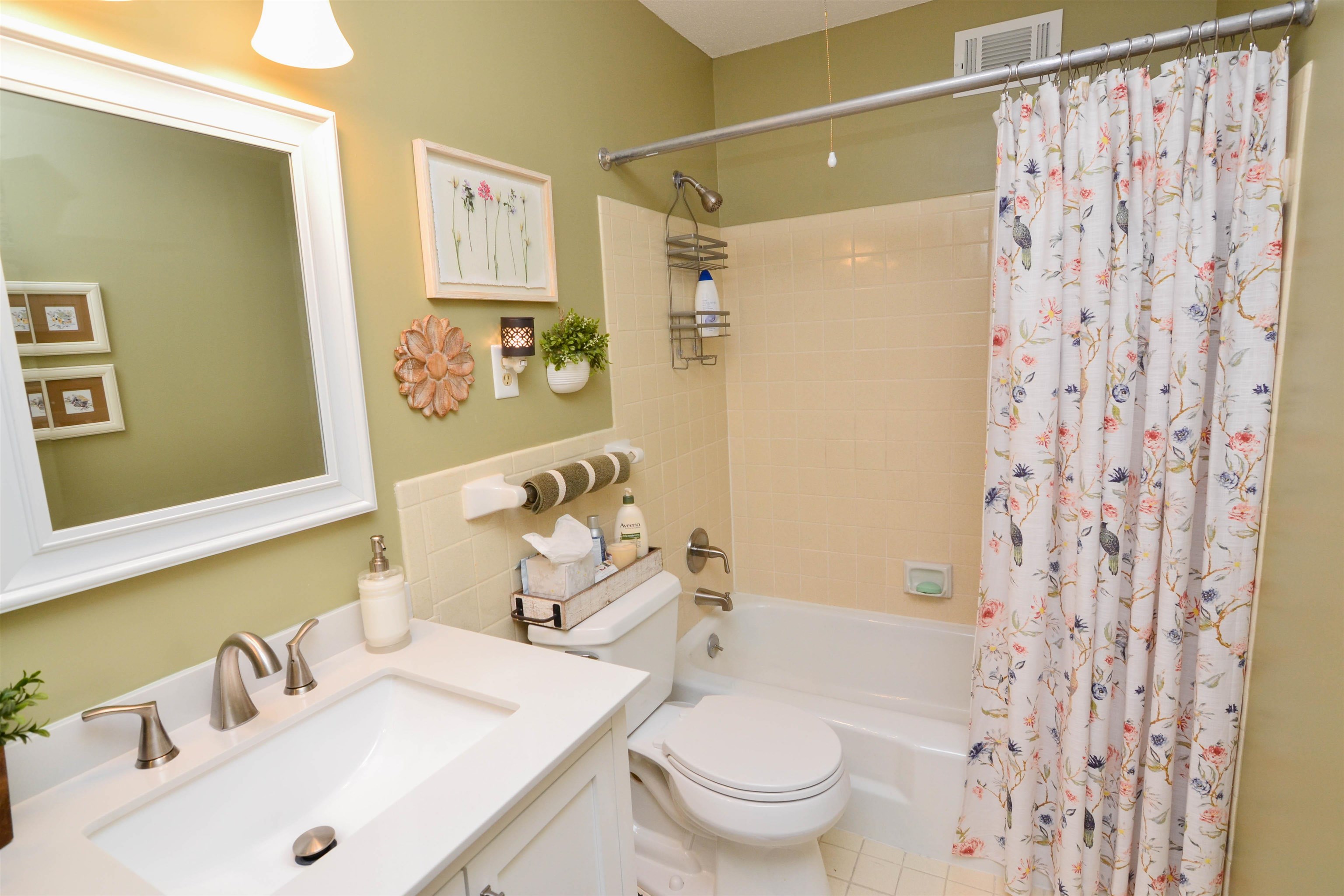 5676 Quince Road, Unit 11 Memphis, TN 38119 - Photo 19 of 22 a bathroom with a sink toilet and shower