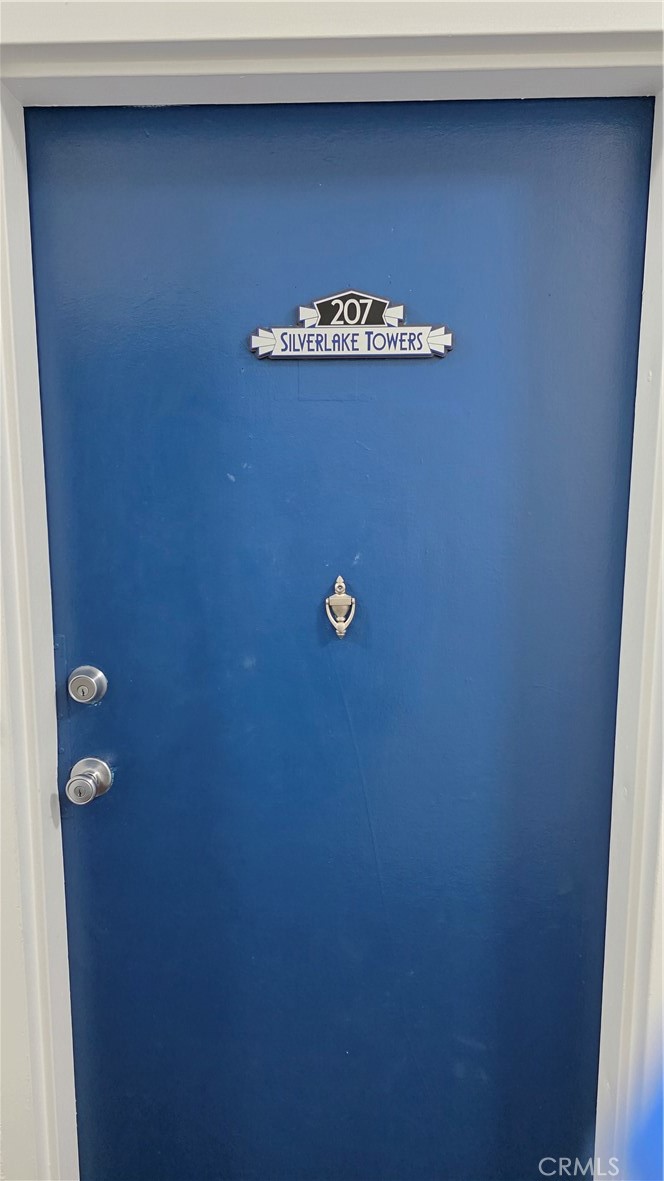 33408 Sunset Los Angeles, CA 90026 - Photo 2 of 11 a close view of shower