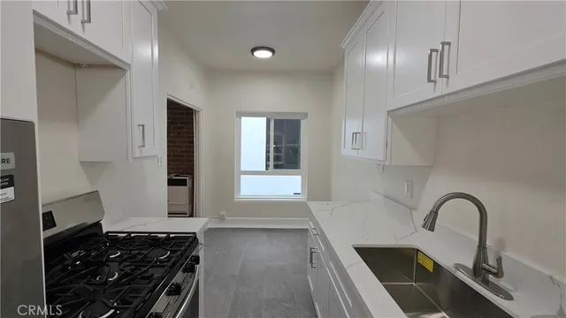 $1,800 | 33408 Sunset, Los Angeles, CA 90026