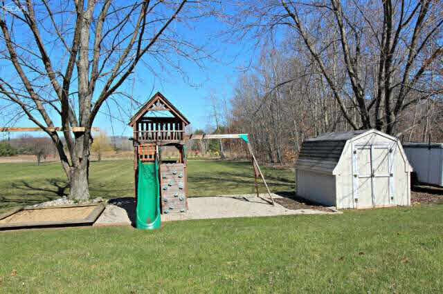 4086 West Wilson Road Clio, MI 48420 - Photo 14 of 25 21122115-13.JPG