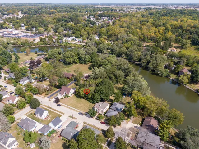 an aerial view of residential house with outdoor space and lake view