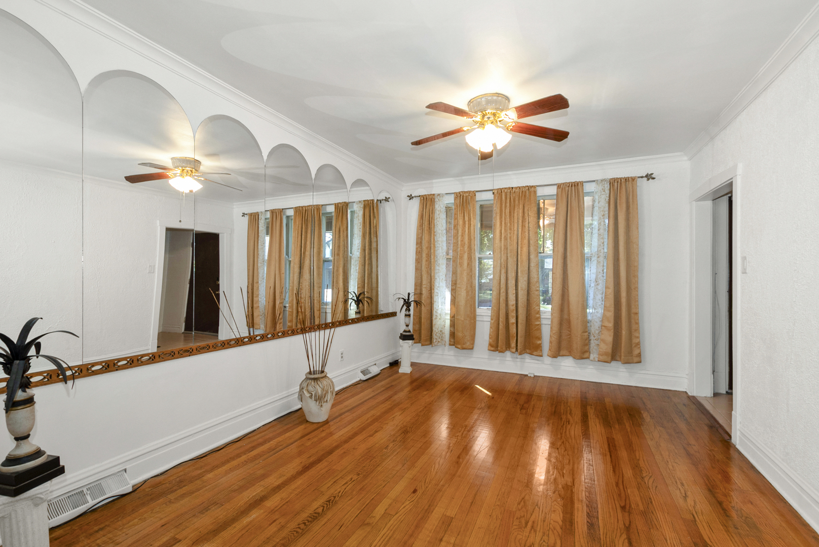 11413 South Normal Avenue Chicago, IL 60628 - Photo 4 of 22