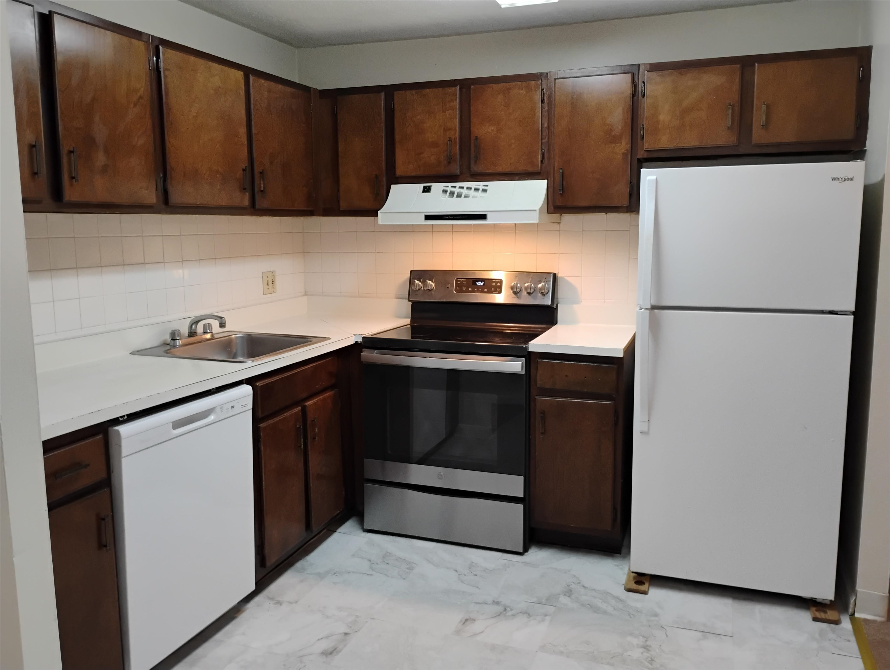 133 English Village Road, Unit 303 Manchester, NH 03102 - Photo 6 of 14 Gallery Image 6