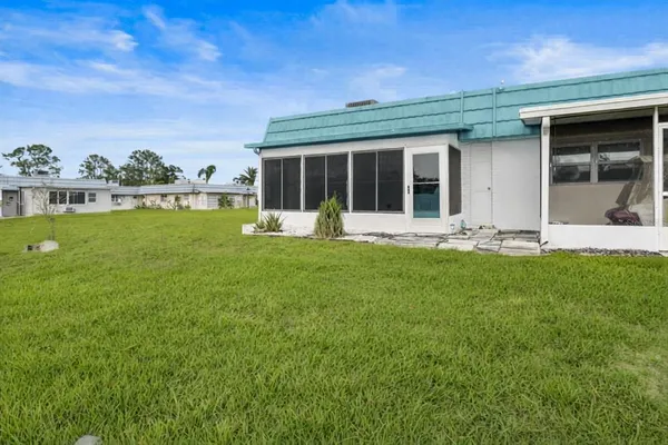 $125,000 | 1801 Bedford Lane, Unit 27, Sun City Center, FL 33573