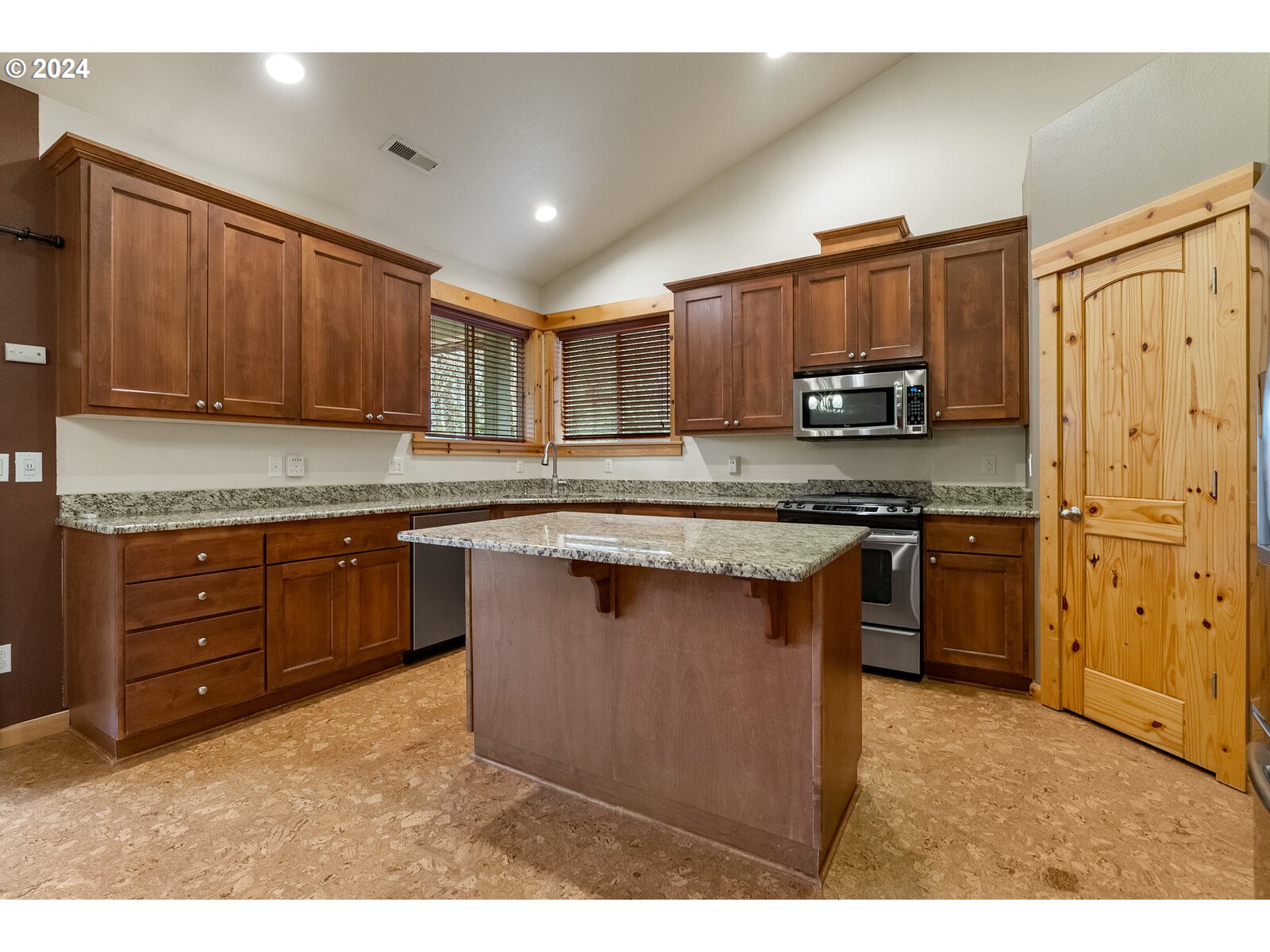 3505 Northeast Corbin Road Vancouver, WA 98686 - Photo 7 of 29 Gallery Image 7