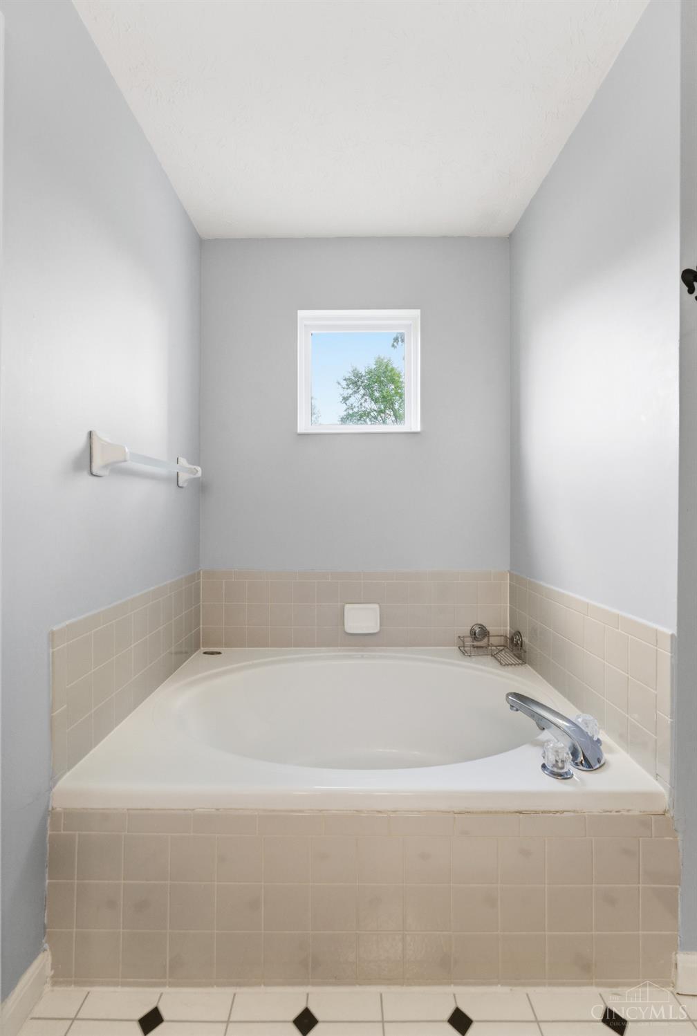 8031 Kings Court Maineville, OH 45039 - Photo 21 of 48