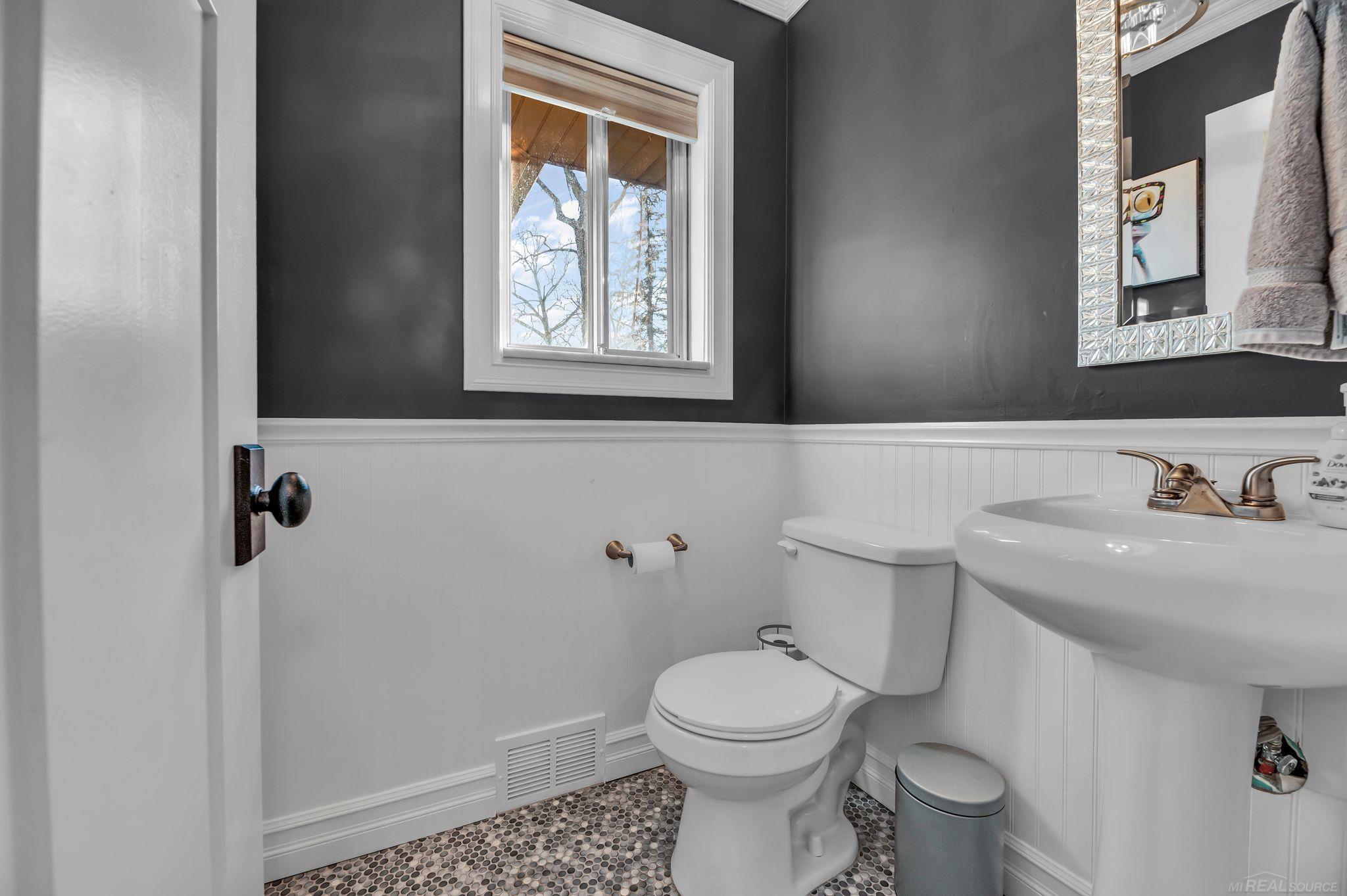 220 Stark Road Rochester, MI 48307 - Photo 26 of 51 50133571-89edbd80-f1d6-4ef3-b735-cb48ea57bcaf.JPG
