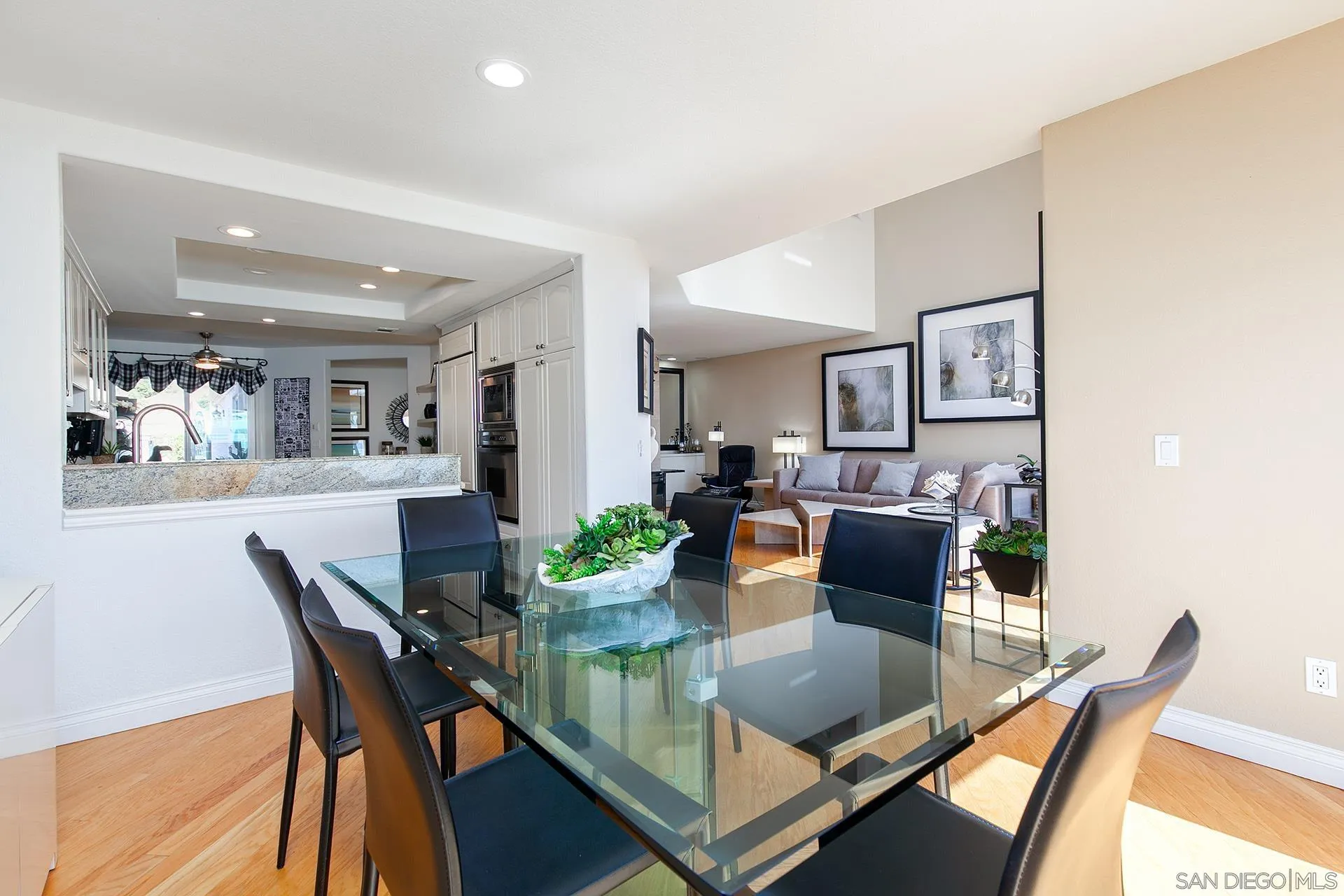 5 Aruba Bend Coronado, CA 92118 - Photo 14 of 40 a view of a dining room with furniture