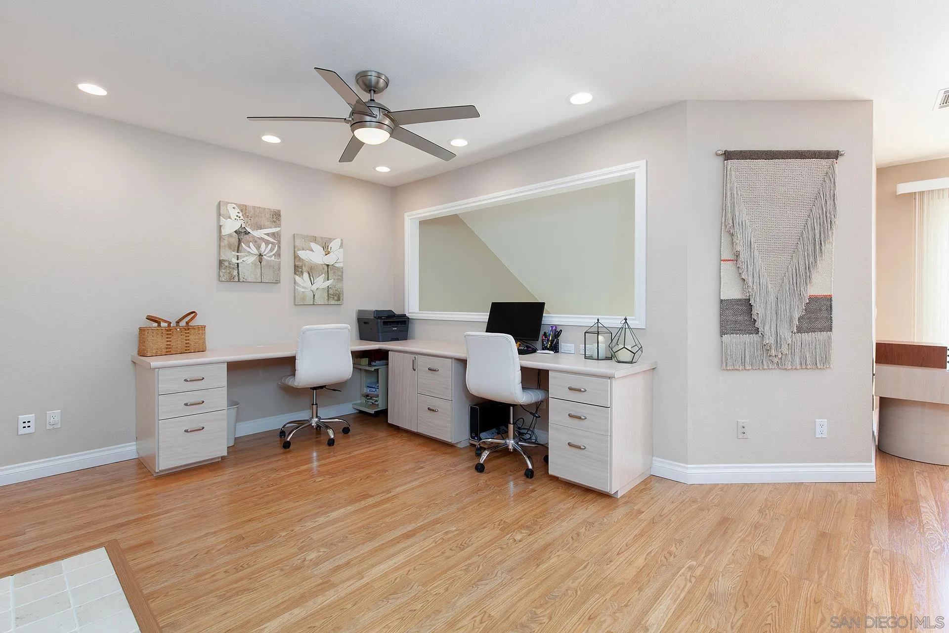 5 Aruba Bend Coronado, CA 92118 - Photo 33 of 40 a workspace with furniture and window