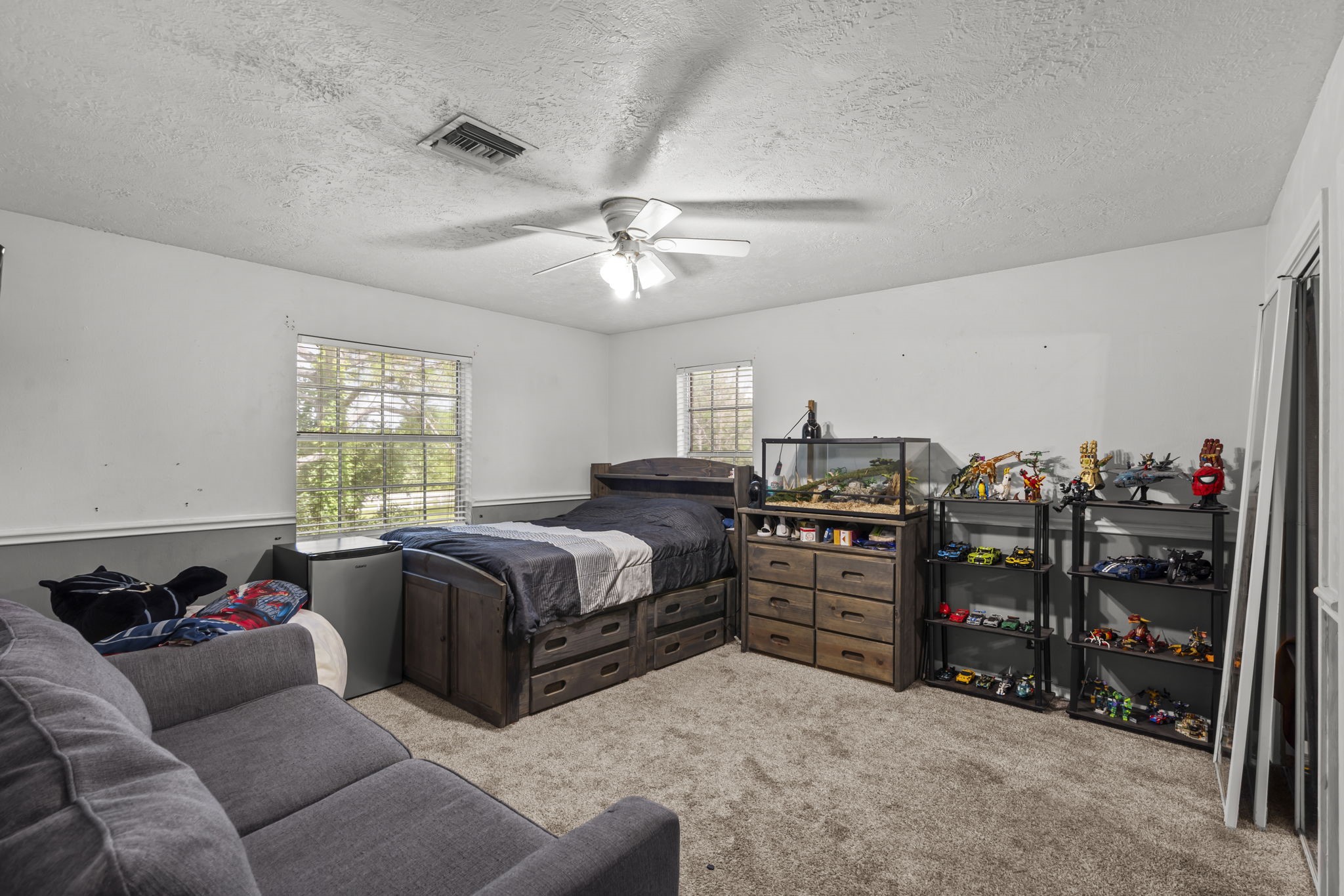 7009 Avenue R Santa Fe, TX 77510 - Photo 26 of 48 Another secondary bedroom.