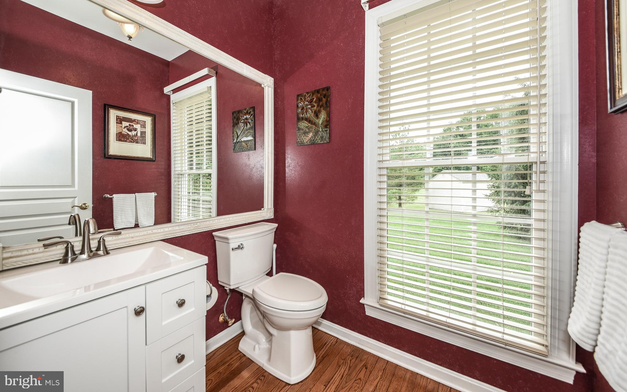 124 Clover Road Ivyland, PA 18974 - Photo 17 of 41 Powder Room